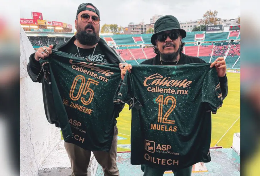 Banda Bastön con playeras del Atlético de La Paz