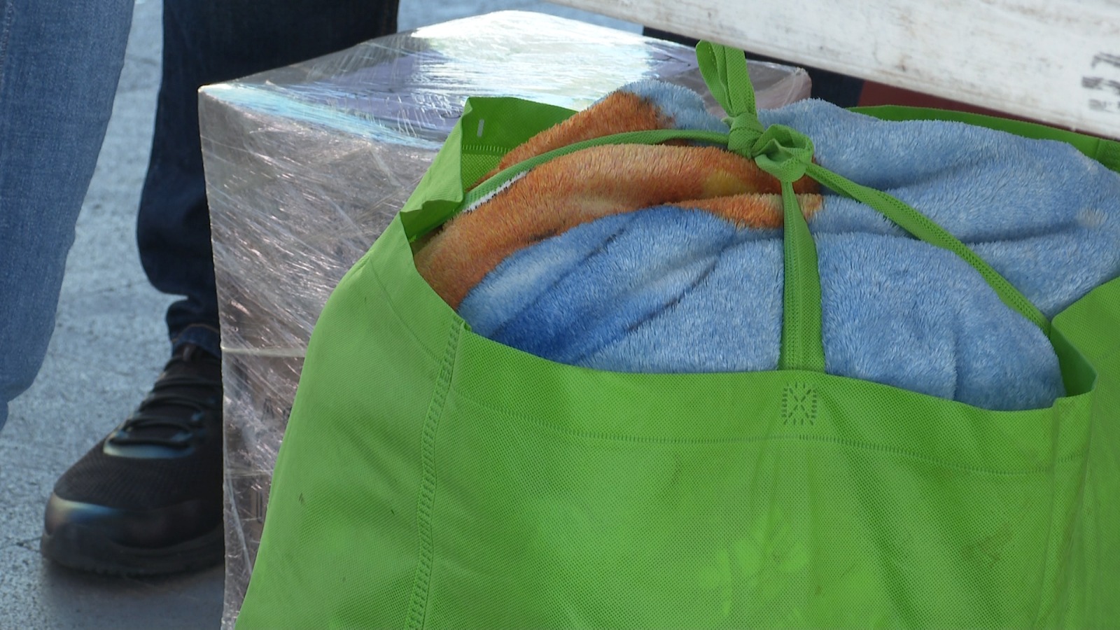 Bolsa con cobijas.