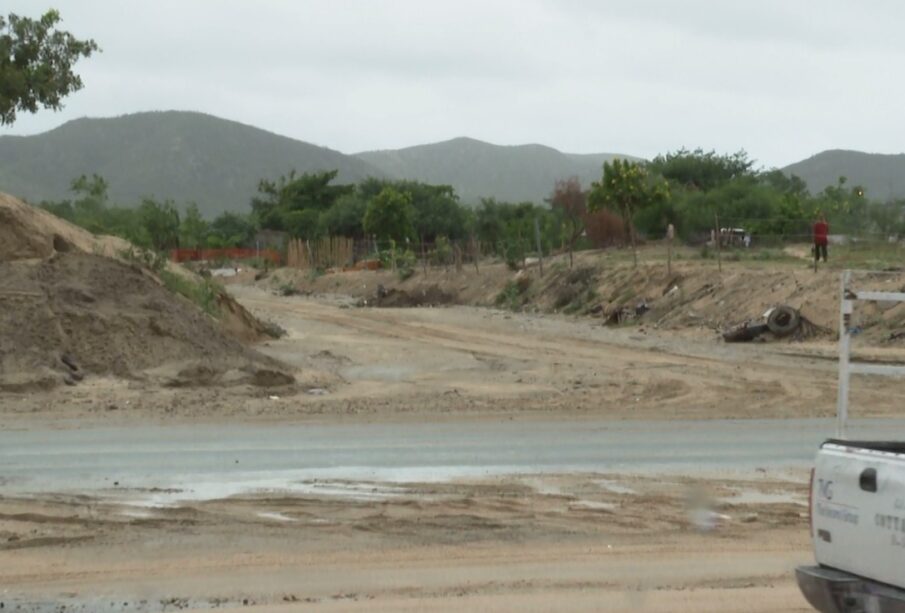 Familias construyen en zona de alto riesgo