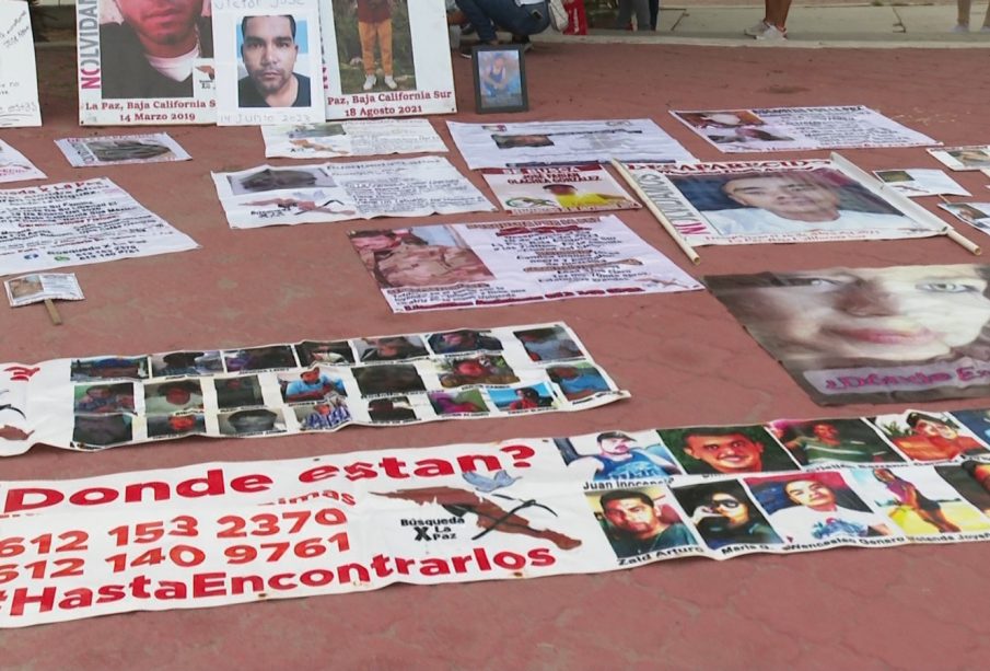 Carteles de personas desaparecidas en La Paz