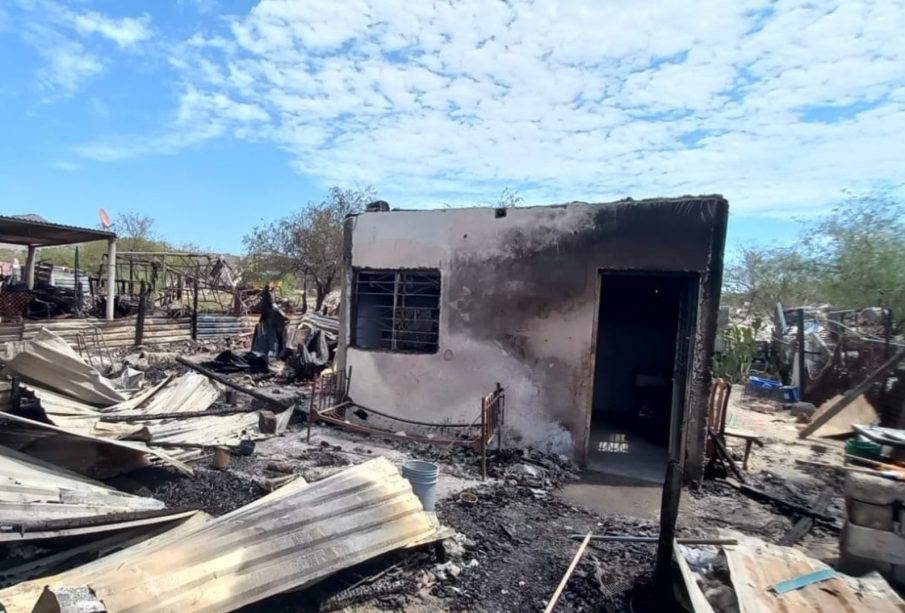 Casa incendiada en la colonia Márquez de León.