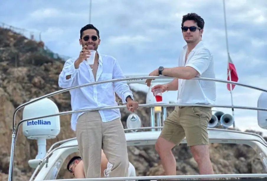 Dani Valle en yate en Los Cabos