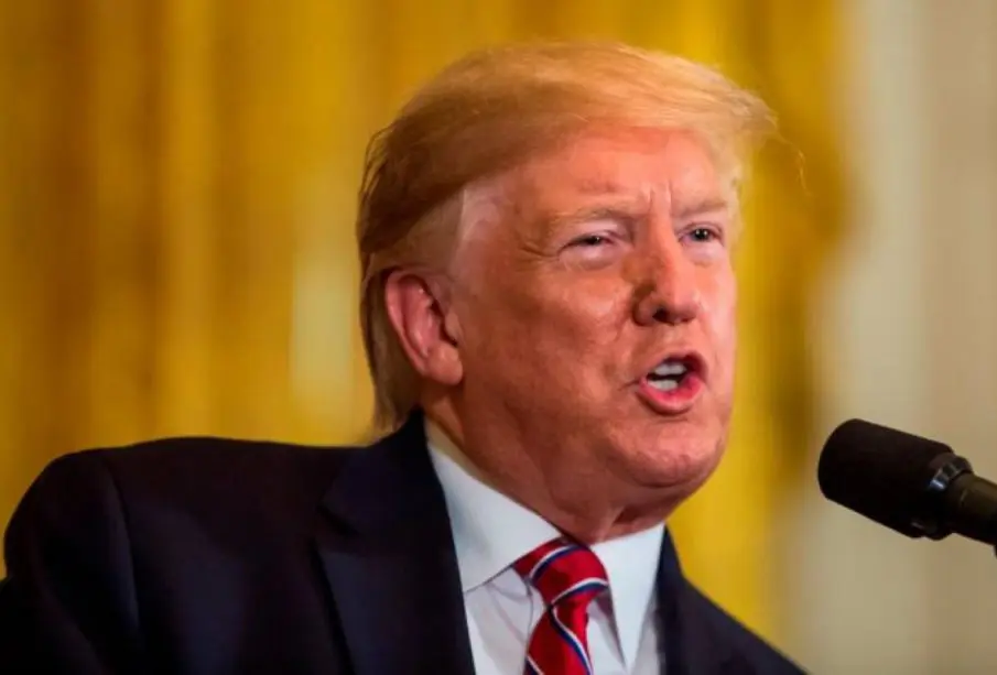 Donald Trump fue fotografiado al entregarse a las autoridades.
