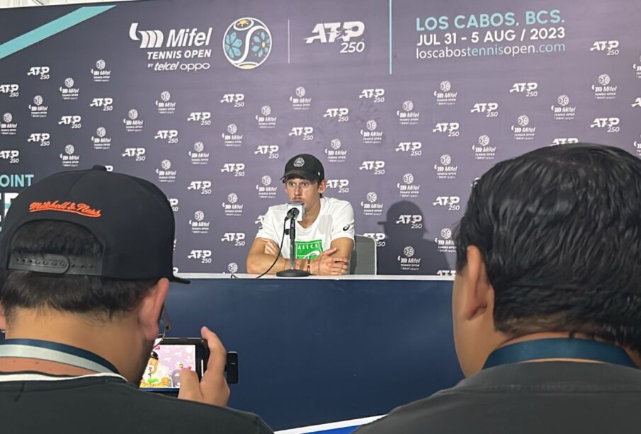 El tenista Álex de Miñaur en conferencia de prensa del Abiero de Tenis de Los Cabos.