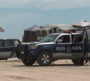 Elementos de seguridad vigilando playas