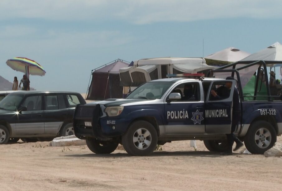 Elementos de seguridad vigilando playas