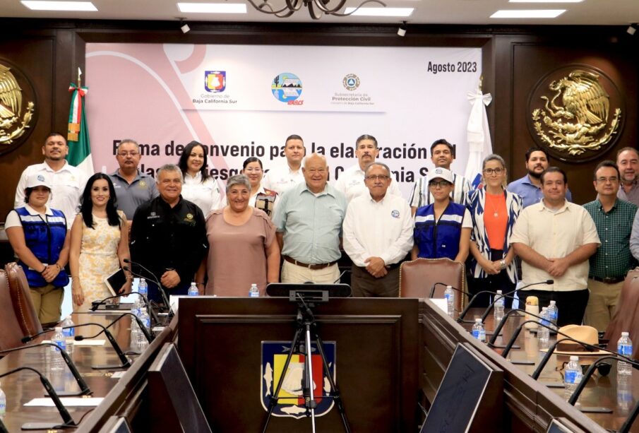 Firma de convenio de la UABCS y el Gobierno de BCS.