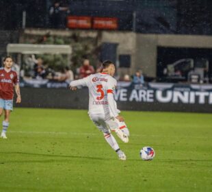 Jesús Fernando Piñuelas en el campo de juego