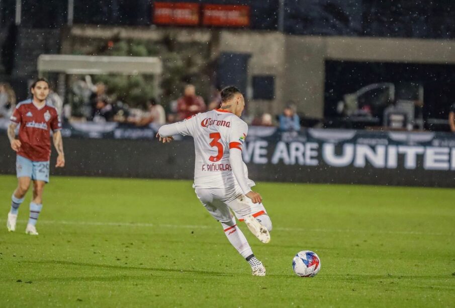 Jesús Fernando Piñuelas en el campo de juego