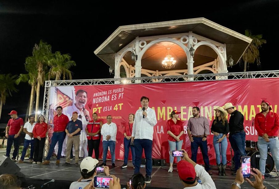 Noroña en asamblea en La Paz