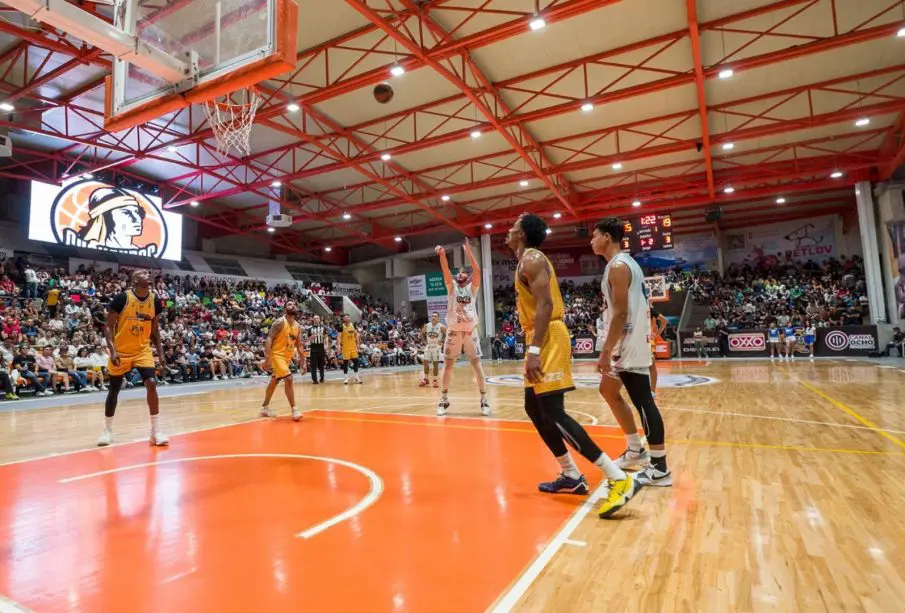 Partido de Gaycura La Paz vs Carrilleros de Chihuahua en la Arena La Paz.