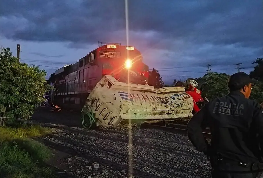 Pipa embestida en tren