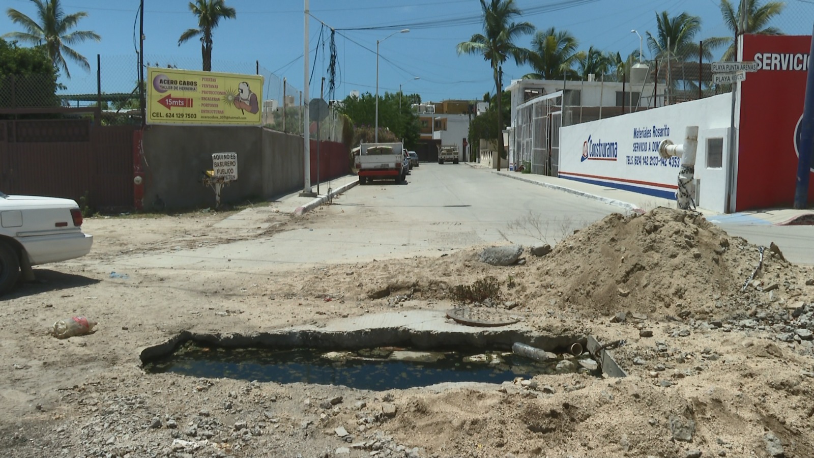 Socavón en El Rosarito por obra inconclusa del OOMSAPAS.