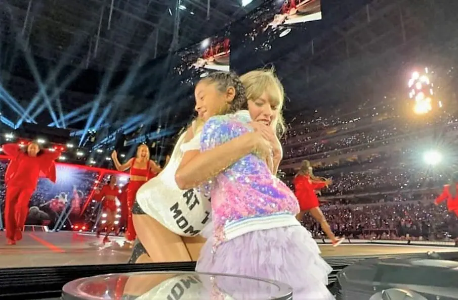 Taylor Swift con la hija de Kobe Bryant
