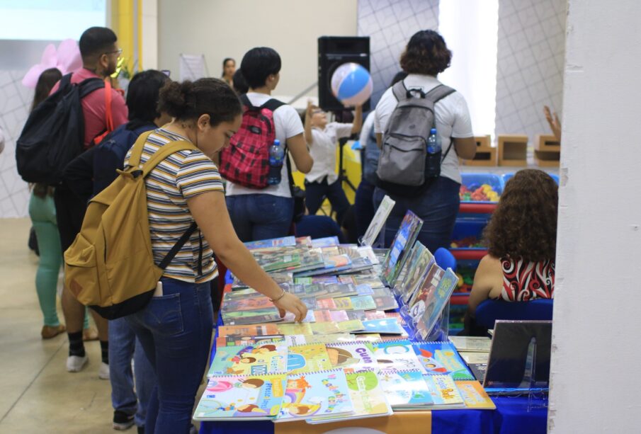 Feria del libro infantil de la UABCS