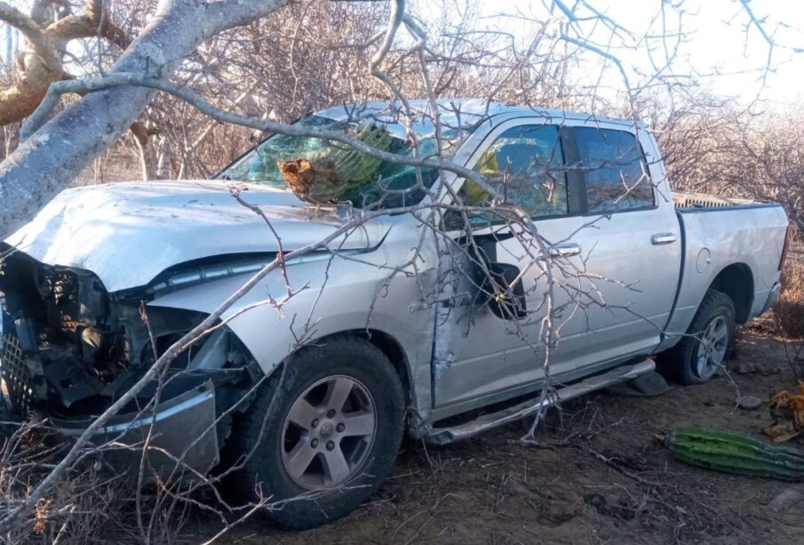 Vehículo que chocó en el tramo La Paz-Todos Santos