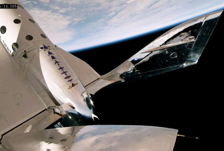 Virgin Galactic lanza primer vuelo con turistas al espacio