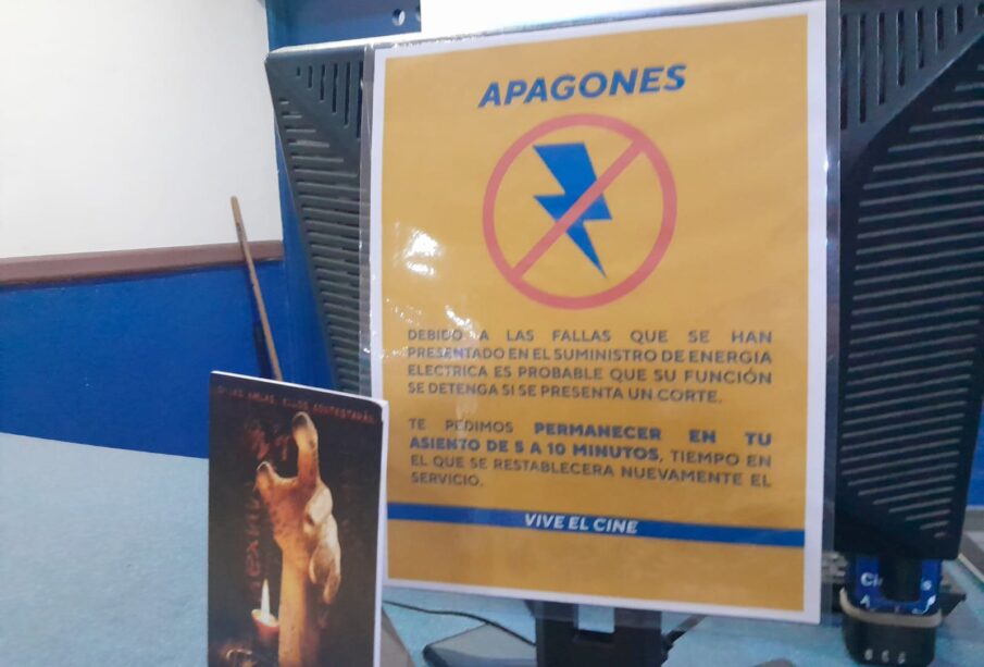 Cartel del cine anunciando apagones