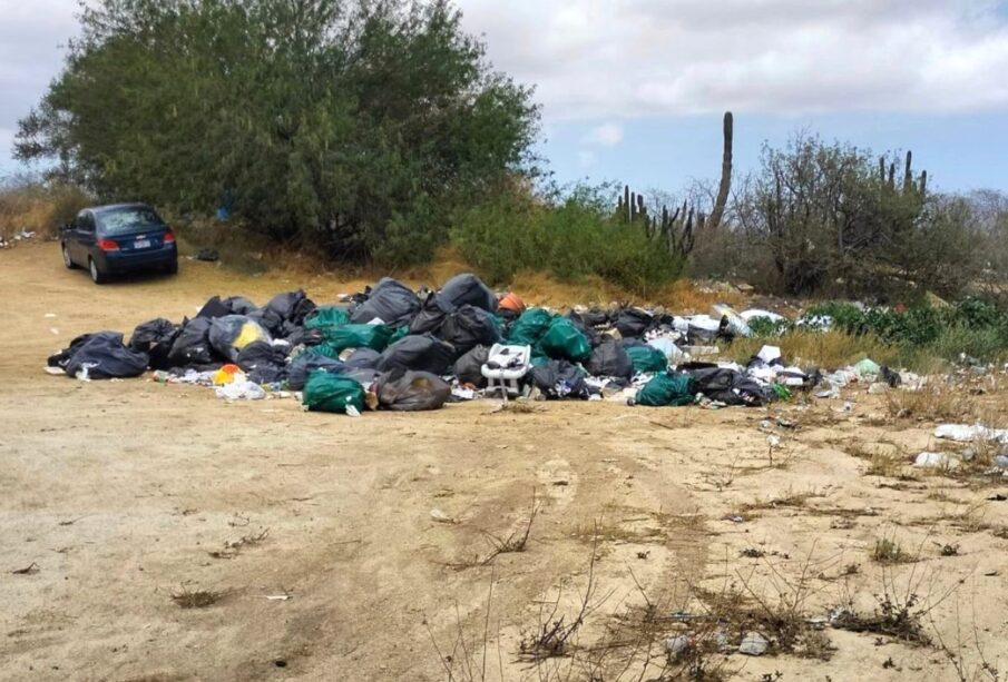 Basura acumulada afuera del Juzgado Penal de CLS