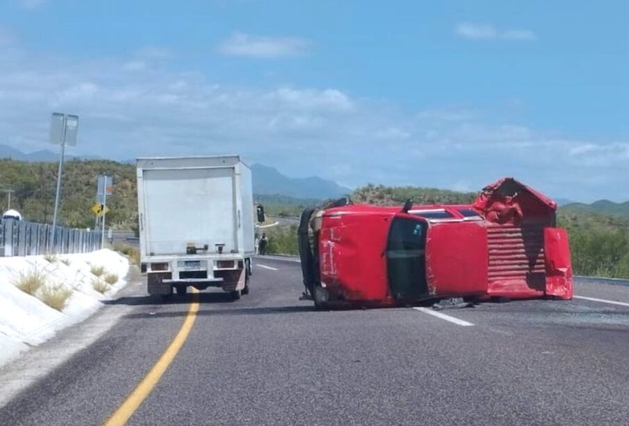 Choque en La Paz-Todos Santos causa bloqueo