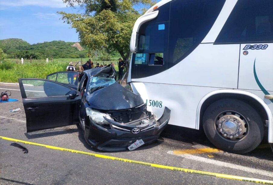 Choque en carretera federal 200 por Compostela