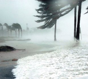 Ciclón pega en la costa