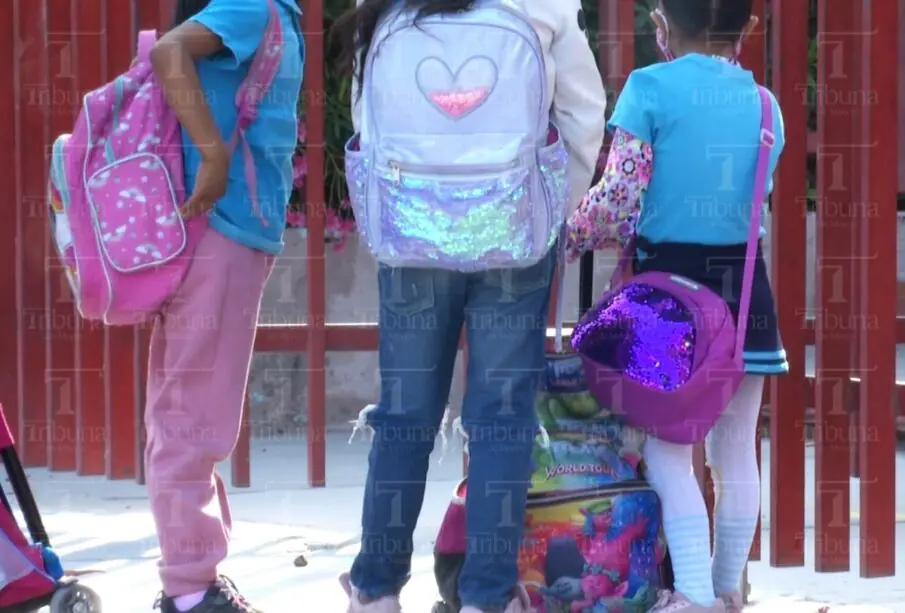 Alumnos de BCS llegando a clases