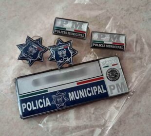 Insignias falsas de policía