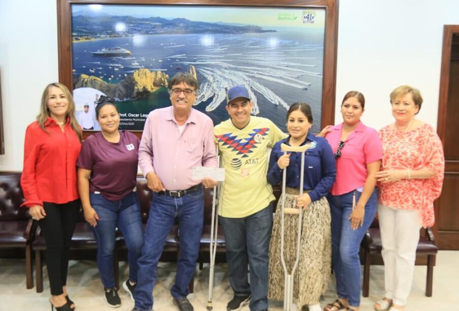 Oscar Leggs Castro con Pascual Ornelas Ojeda y familiares