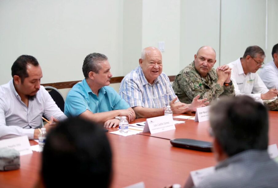 Reunión con el gobernador Víctor Castro Cosío