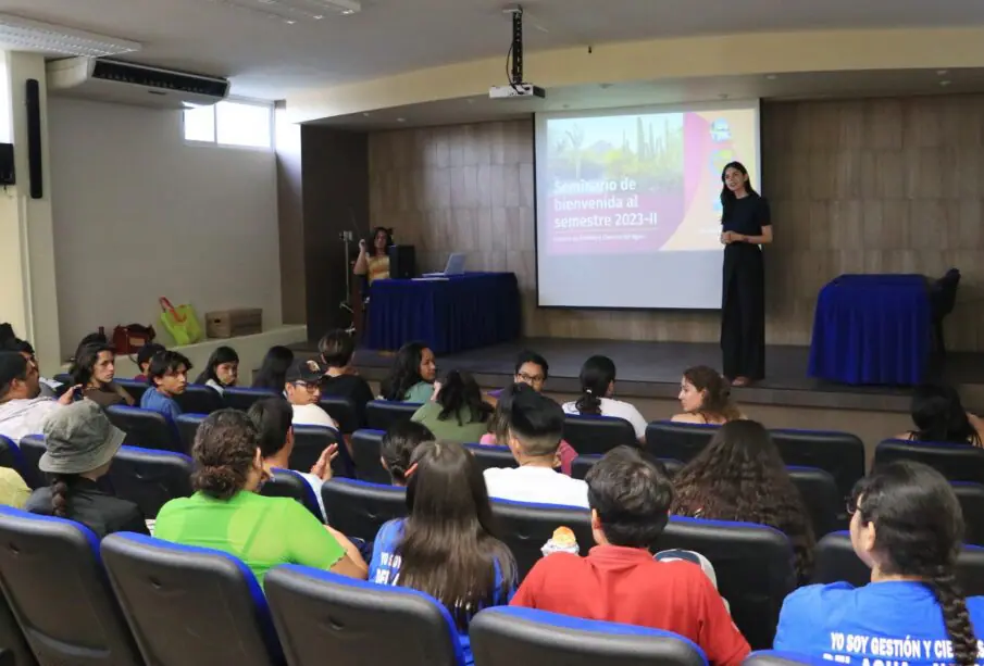 Sesión de Seminario de gestión y ciencias del agua en la UABCS