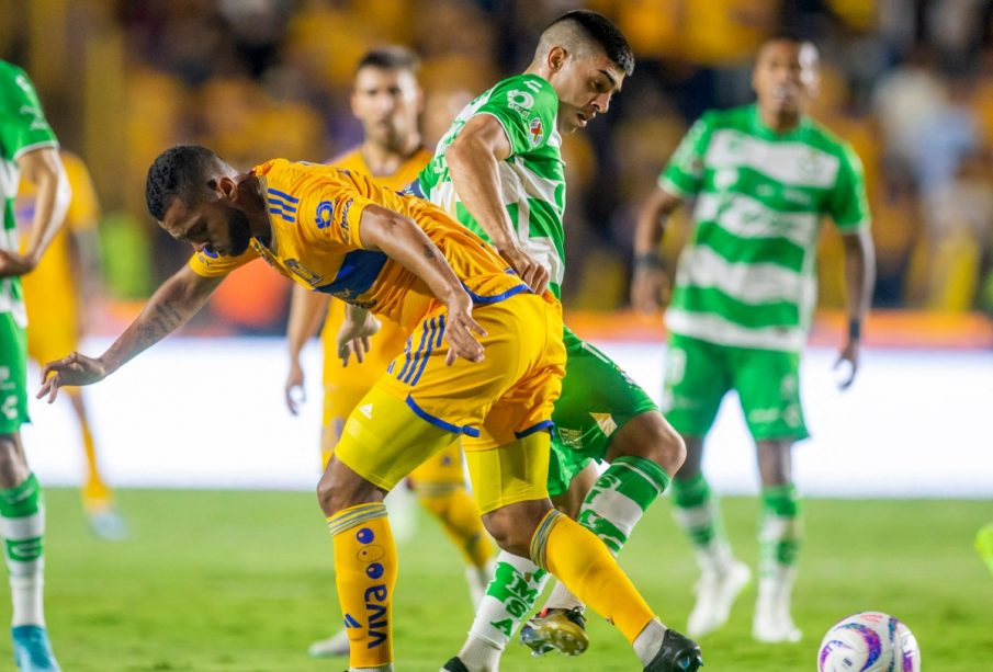 Jugadores de Tigres y Santos