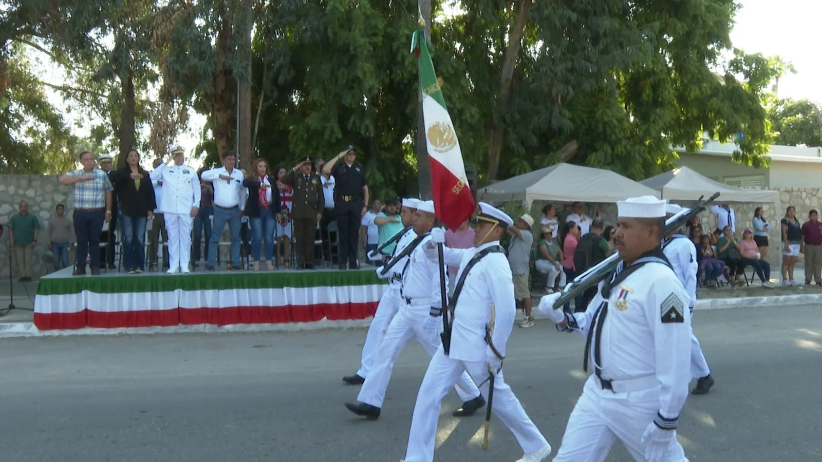 Marinos en el desfile del desfile del 16 de septiembre