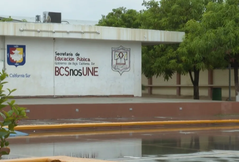 Escuela de Los Cabos durante lluvias.