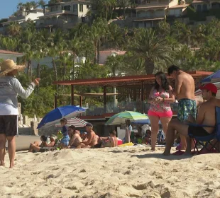 Turistas en playas de Cabo San Lucas