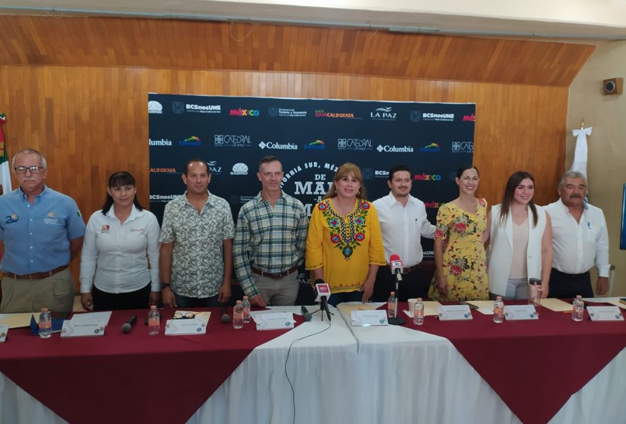 Autoridades presentanto la carrera De Mar a Mar