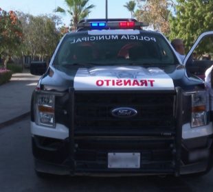 Camioneta de la Policía de Tránsito Municipal