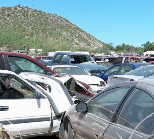 Carros en corralón