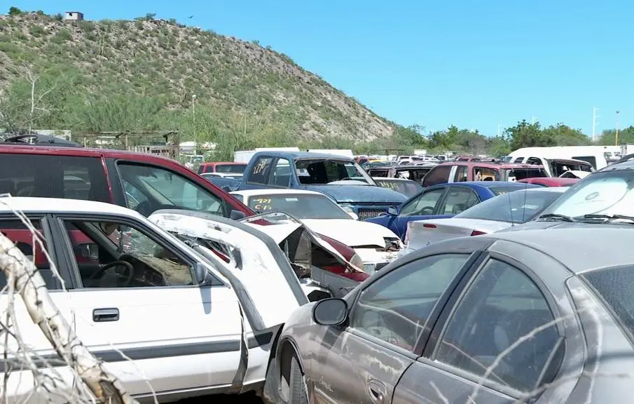 Carros en corralón