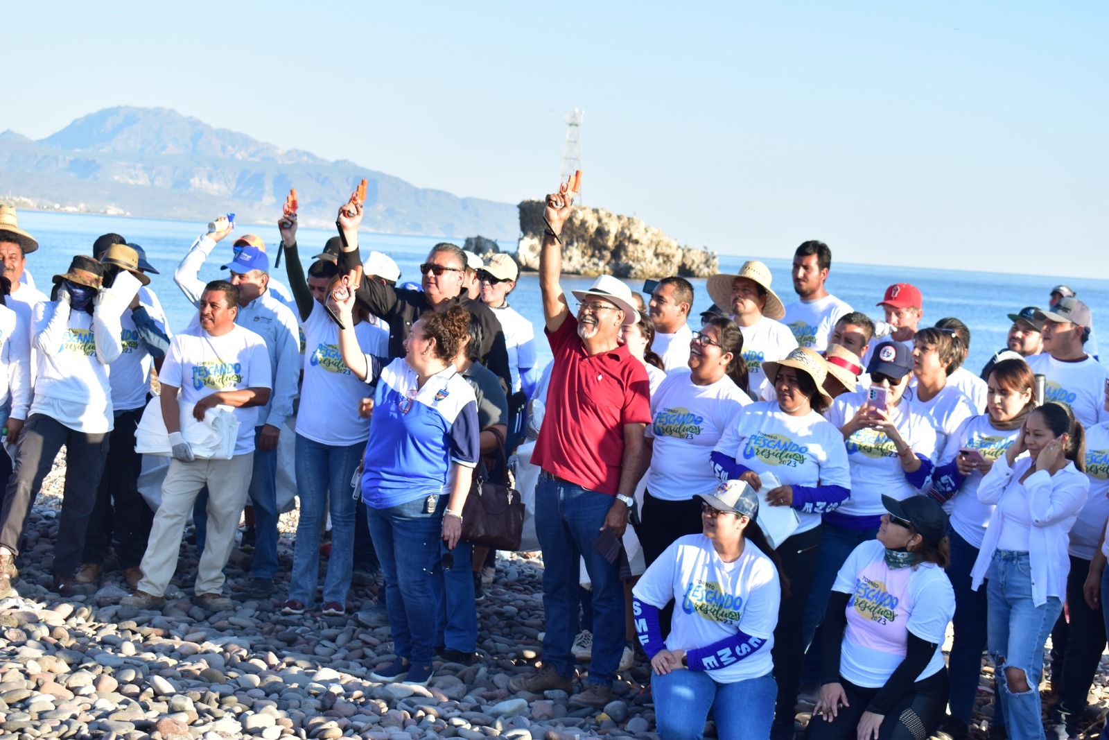 Concursantes durante el Torneo Pescando Residuos