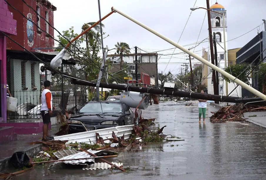 Destrozos en calles de Los Cabos tras el paso de Odile