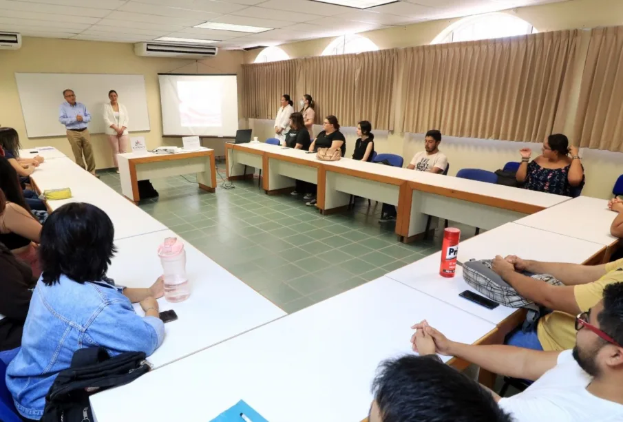 Curso de lengua de señas en la UABCS