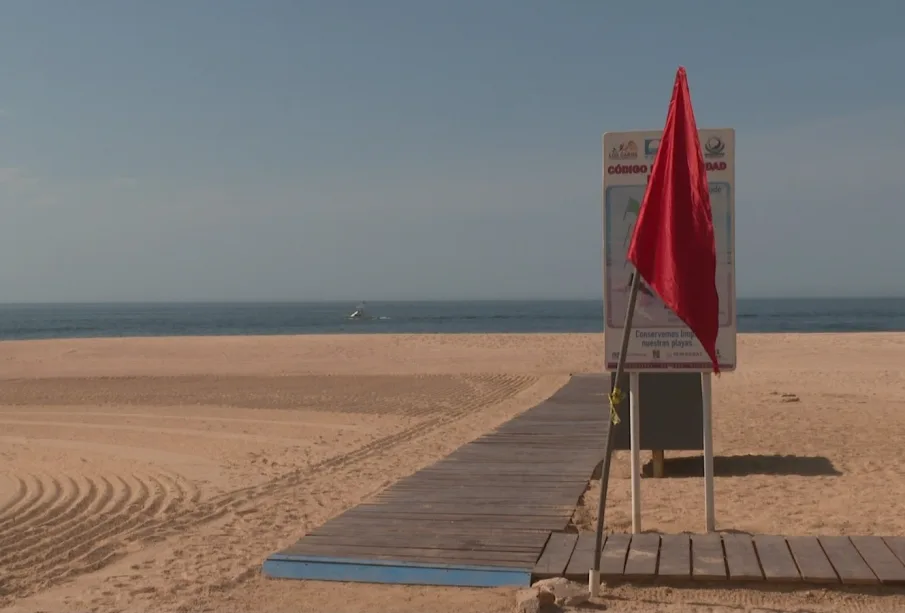 Colocaron banderas rojas en playas de Los Cabos