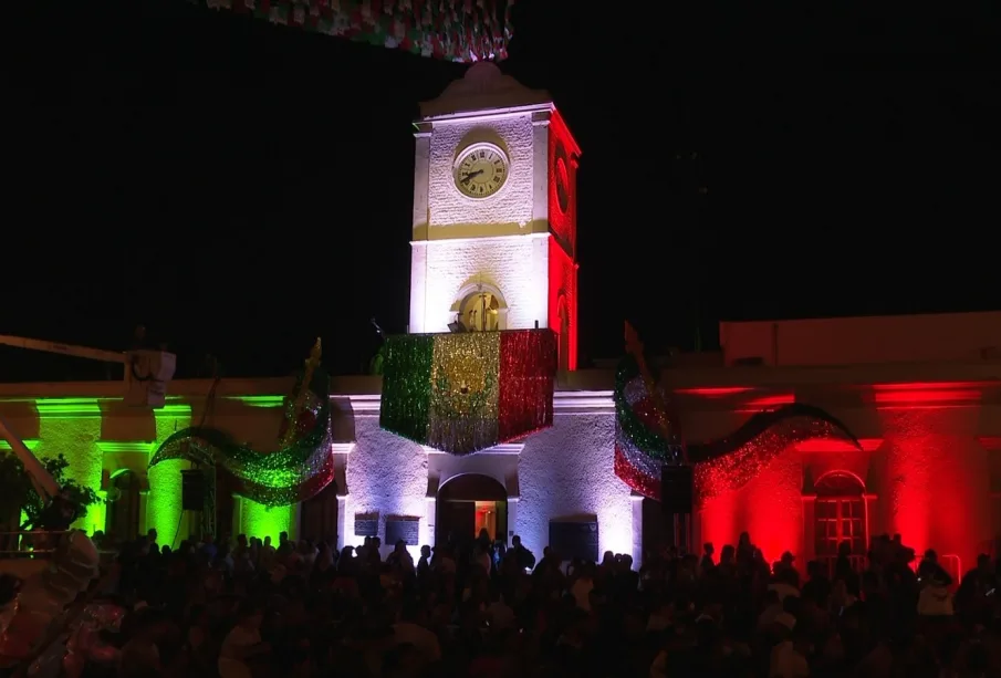 Palacio con los colores de la bandera nacional