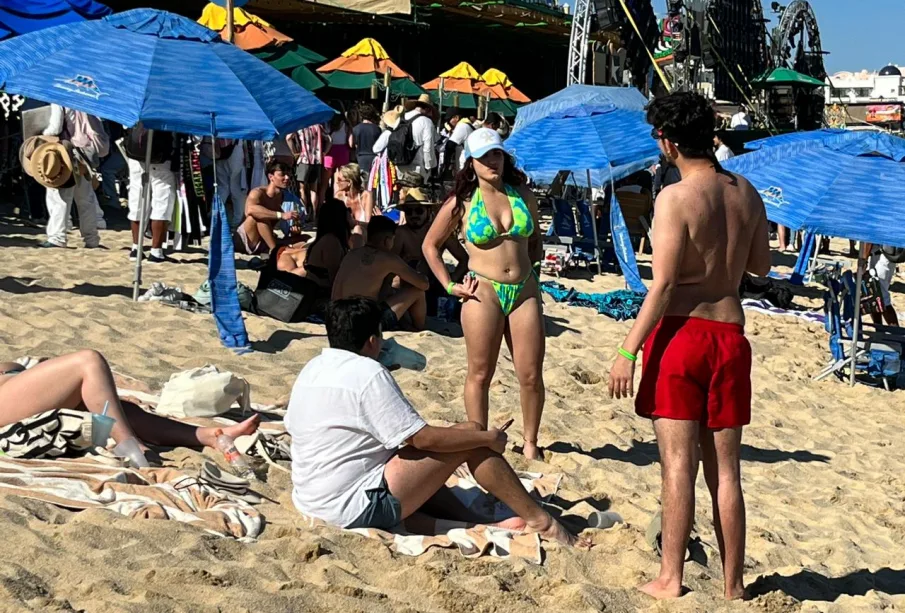 Turistas en playas cabeñas