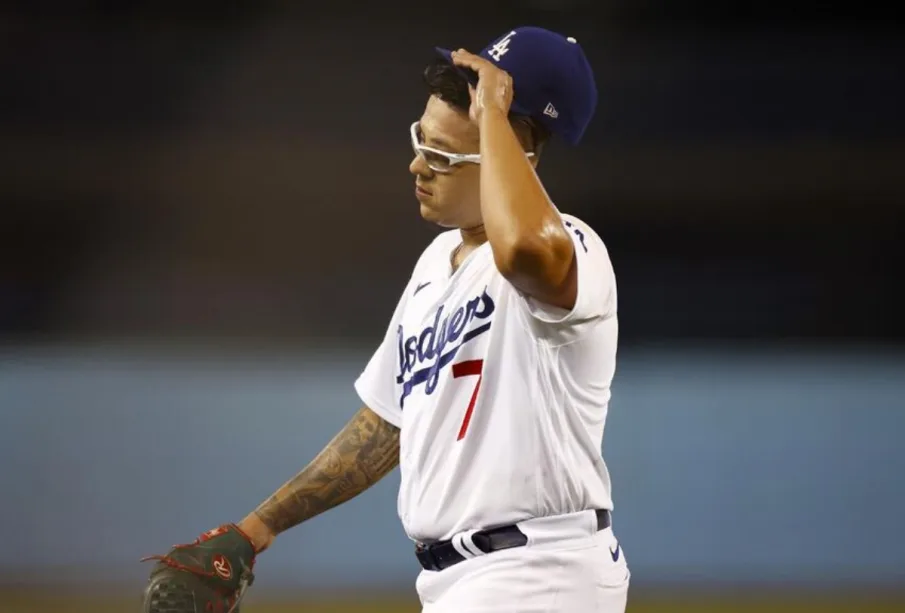 El pitcher mexicano Julio Urías