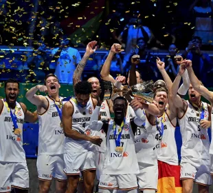 Selección de Basquet alemana celebrando campeonato mundial