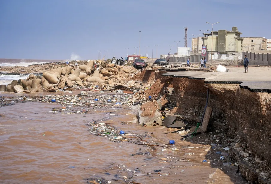 Orilla de rio desprendido tras inundación en Libia