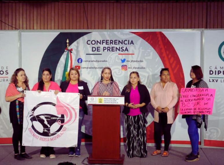 Olga Luz Espinosa Morales en conferencia en pro del Gremio Rosa de BCS