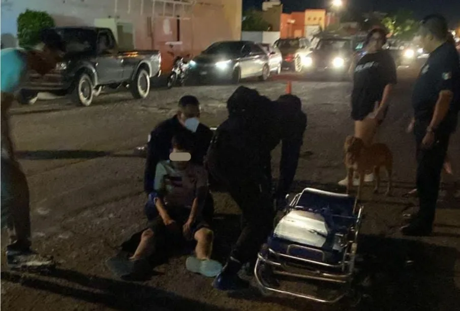 Joven motociclista se estrelló